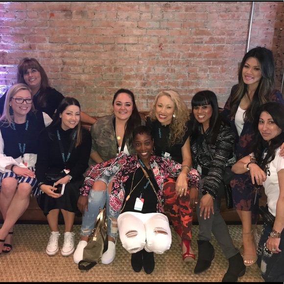 Poshmark Est 2012 : Mizfabulousity - Picture 7 of 8